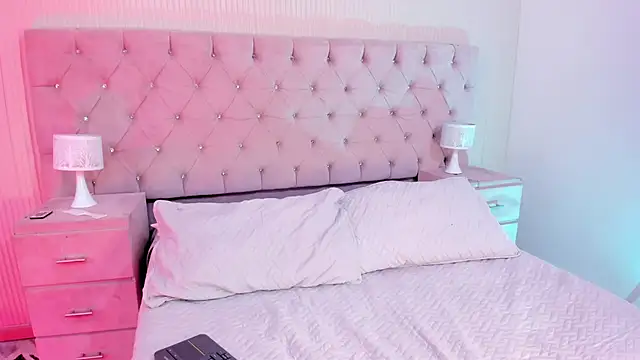 Snapshot of MattThompsonn chatting on September 11, 2025, 9:37 pm MattThompsonn online show from September 11, 2025, 9:37 pm