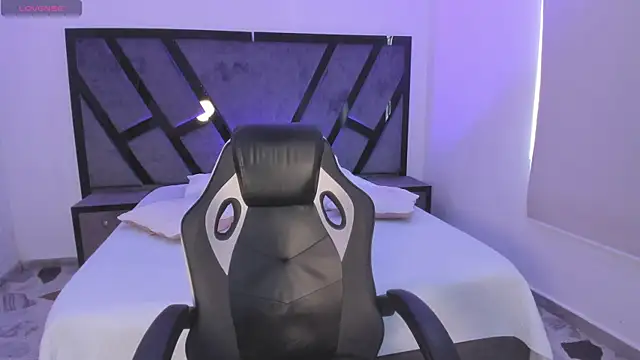 Snapshot of MattThompsonn chatting on November 11, 2025, 8:14 pm MattThompsonn online show from November 11, 2025, 8:14 pm