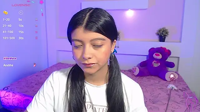 Snapshot of IslaBlaze chatting on February 26, 2025, 5:35 am IslaBlaze online show from February 26, 2025, 5:35 am