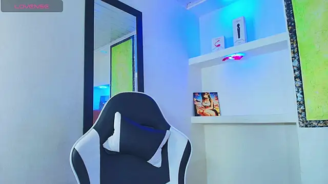 Snapshot of Miss_sparkle00 chatting on October 17, 2025, 9:56 am Miss sparkle00 online show from October 17, 2025, 9:56 am