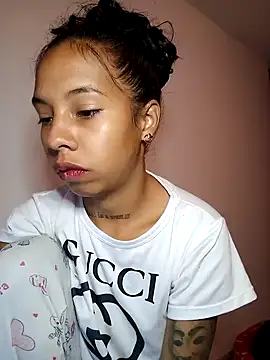 Snapshot of Miss_sparkle00 chatting on February 2, 2025, 3:32 am Miss sparkle00 online show from February 2, 2025, 3:32 am
