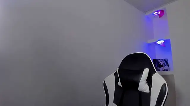 Snapshot of Miss_sparkle00 chatting on November 30, 2025, 4:57 am Miss sparkle00 online show from November 30, 2025, 4:57 am