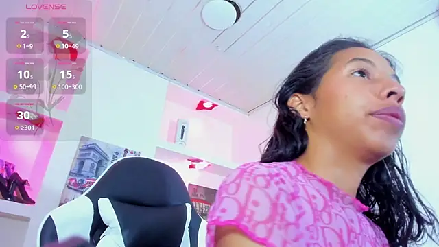 Snapshot of Miss_sparkle00 chatting on October 18, 2025, 4:47 am Miss sparkle00 online show from October 18, 2025, 4:47 am