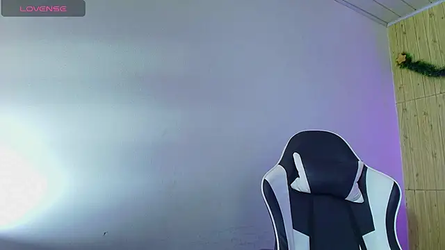 Snapshot of Miss_sparkle00 chatting on December 14, 2025, 5:24 am Miss sparkle00 online show from December 14, 2025, 5:24 am