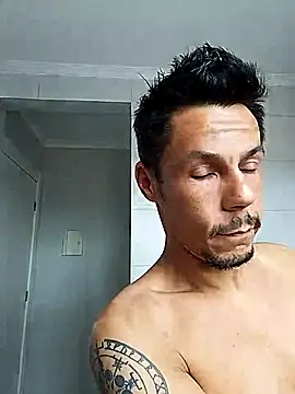 Santanacumxplod online show from November 9, 2025, 1:04 pm