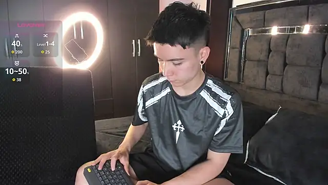 Snapshot of alanblack1 chatting on November 26, 2025, 1:16 am alanblack1 online show from November 26, 2025, 1:16 am