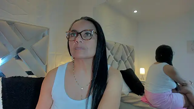 raquell moore online show from March 17, 2025, 1:29 pm