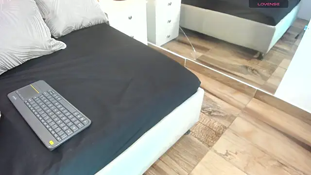 Snapshot of raquell_moore chatting on October 24, 2025, 11:42 am raquell moore online show from October 24, 2025, 11:42 am