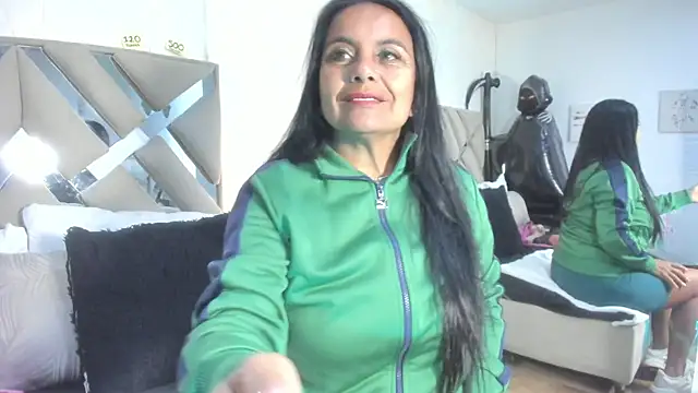 Snapshot of raquell_moore chatting on November 11, 2025, 12:11 pm raquell moore online show from November 11, 2025, 12:11 pm