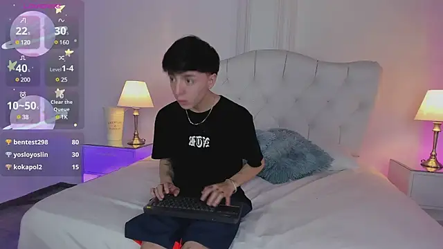 ethan and ava online show from March 9, 2025, 6:32 pm