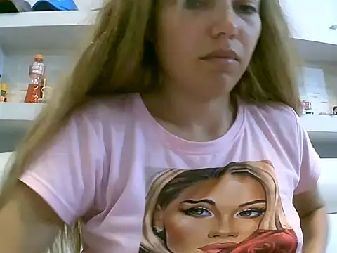VittoriaTaylor online show from April 18, 2026, 8:20 pm
