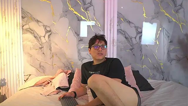 vanilla hot online show from October 24, 2025, 1:43 pm