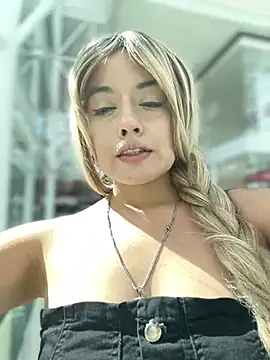 Snapshot of monicavictoria1301 chatting on July 17, 2026, 3:31 pm monicavictoria1301 online show from July 17, 2026, 3:31 pm