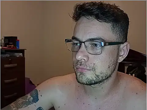 Snapshot of Dyllan__ chatting on April 16, 2026, 1:06 am Dyllan online show from April 16, 2026, 1:06 am