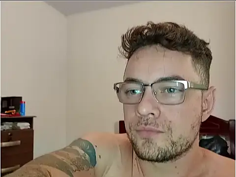 Snapshot of Dyllan__ chatting on April 16, 2026, 5:14 pm Dyllan online show from April 16, 2026, 5:14 pm
