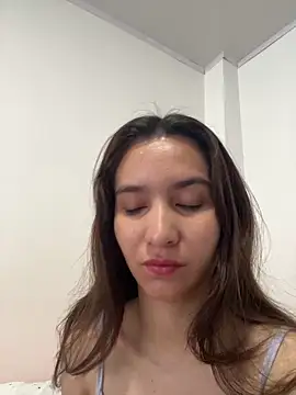 Snapshot of Bella_still chatting on April 3, 2026, 1:50 pm Bella still online show from April 3, 2026, 1:50 pm