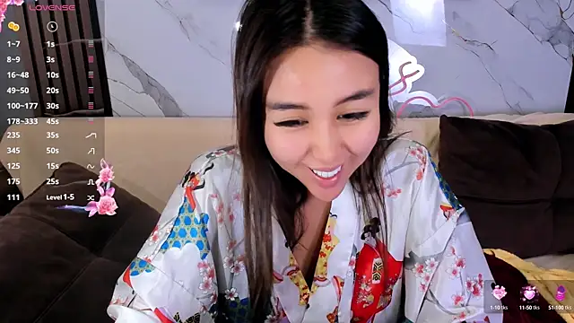 lilulileee online show from October 4, 2025, 6:48 am