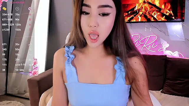 lilulileee online show from September 19, 2025, 7:34 am