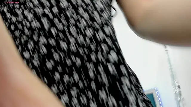 Snapshot of novaaskyy chatting on November 30, 2025, 11:33 am novaaskyy online show from November 30, 2025, 11:33 am