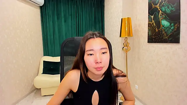 AnnaReyla online show from February 13, 2025, 11:39 am