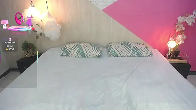 Snapshot of miss_honey01 chatting on October 30, 2025, 11:12 pm miss honey01 online show from October 30, 2025, 11:12 pm