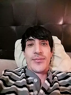 Snapshot of moutt99 chatting on January 19, 2025, 5:26 am moutt99 online show from January 19, 2025, 5:26 am