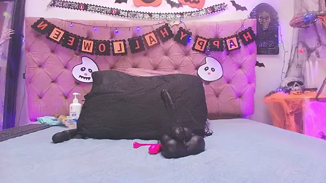 Snapshot of Auroraa_miller chatting on October 28, 2025, 11:53 am Auroraa miller online show from October 28, 2025, 11:53 am