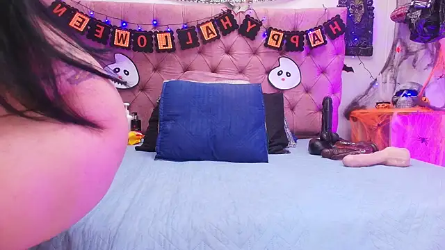 Snapshot of Auroraa_miller chatting on October 20, 2025, 11:55 am Auroraa miller online show from October 20, 2025, 11:55 am