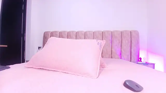 Snapshot of Auroraa_miller chatting on November 22, 2025, 11:53 am Auroraa miller online show from November 22, 2025, 11:53 am