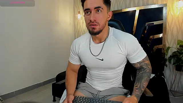 Snapshot of Brad_Summer chatting on November 11, 2025, 5:19 pm Brad Summer online show from November 11, 2025, 5:19 pm