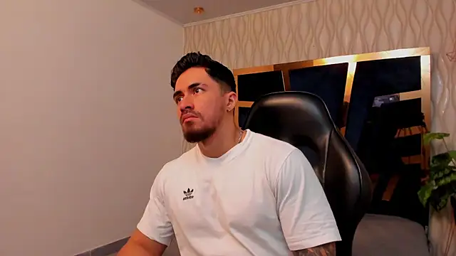 Snapshot of Brad_Summer chatting on December 4, 2025, 5:12 pm Brad Summer online show from December 4, 2025, 5:12 pm