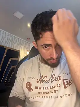 Snapshot of Brad_Summer chatting on October 31, 2025, 5:31 pm Brad Summer online show from October 31, 2025, 5:31 pm