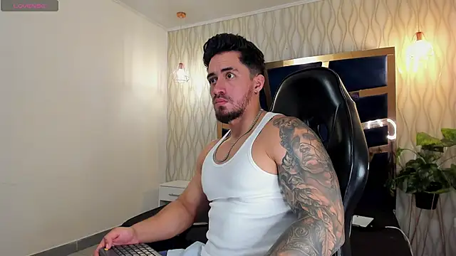 Snapshot of Brad_Summer chatting on November 17, 2025, 5:28 pm Brad Summer online show from November 17, 2025, 5:28 pm