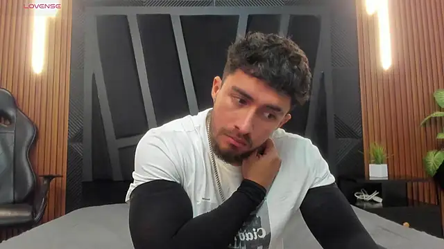 Snapshot of Brad_Summer chatting on November 5, 2025, 5:16 pm Brad Summer online show from November 5, 2025, 5:16 pm