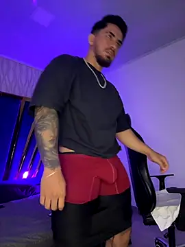 Snapshot of Brad_Summer chatting on November 24, 2025, 5:35 pm Brad Summer online show from November 24, 2025, 5:35 pm