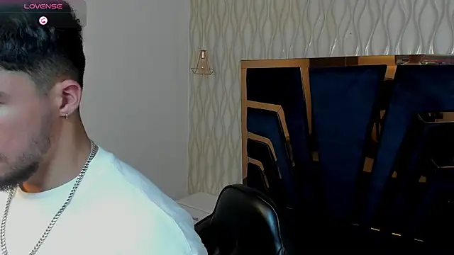 Snapshot of Brad_Summer chatting on October 16, 2025, 5:10 pm Brad Summer online show from October 16, 2025, 5:10 pm