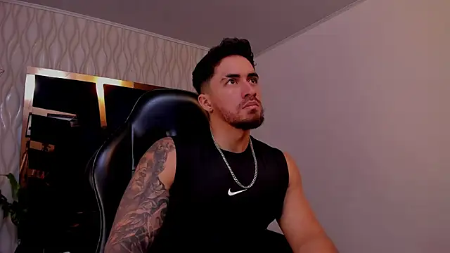 Snapshot of Brad_Summer chatting on October 29, 2025, 5:12 pm Brad Summer online show from October 29, 2025, 5:12 pm