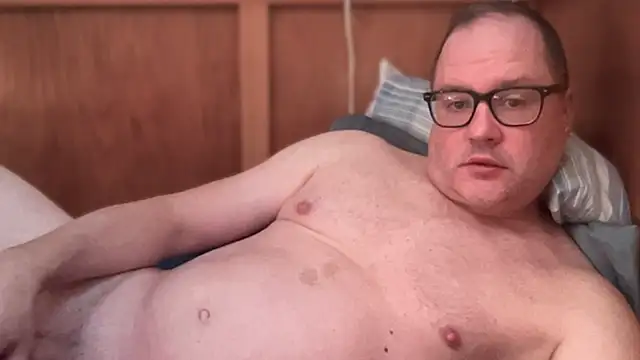 Snapshot of __DR3W__ chatting on November 11, 2025, 3:18 pm DR3W online show from November 11, 2025, 3:18 pm