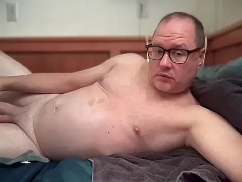 Snapshot of __DR3W__ chatting on October 3, 2025, 3:57 pm DR3W online show from October 3, 2025, 3:57 pm