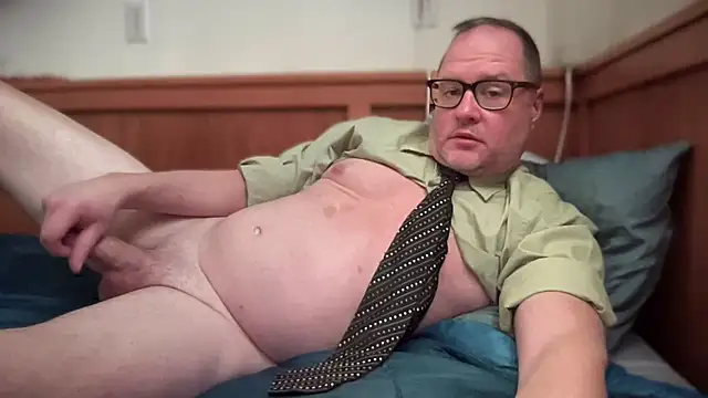 Snapshot of __DR3W__ chatting on February 23, 2025, 5:07 pm DR3W online show from February 23, 2025, 5:07 pm