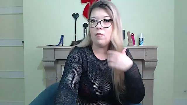 Snapshot of kamilalova chatting on April 1, 2026, 2:03 pm kamilalova online show from April 1, 2026, 2:03 pm