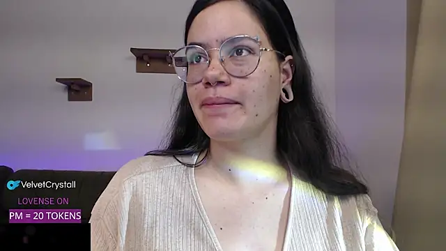 Snapshot of crystalll_room chatting on November 8, 2025, 4:16 am crystalll room online show from November 8, 2025, 4:16 am