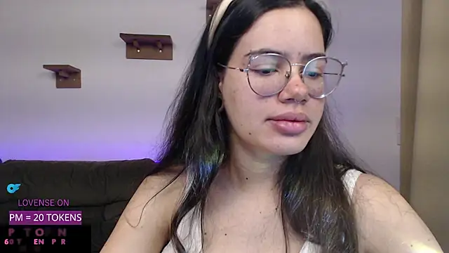 Snapshot of crystalll_room chatting on November 6, 2025, 5:11 am crystalll room online show from November 6, 2025, 5:11 am