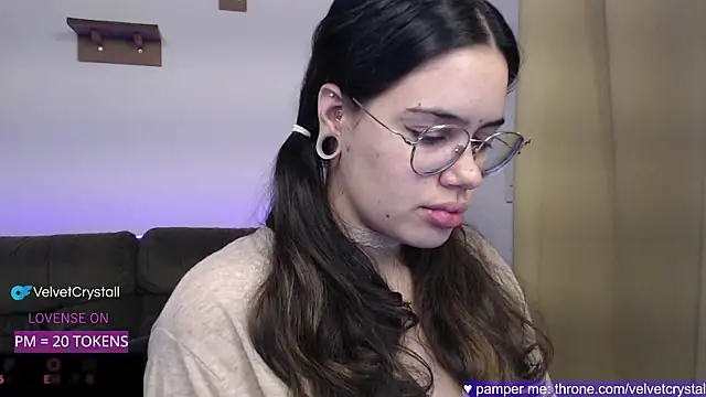 Snapshot of crystalll_room chatting on November 28, 2025, 1:39 am crystalll room online show from November 28, 2025, 1:39 am