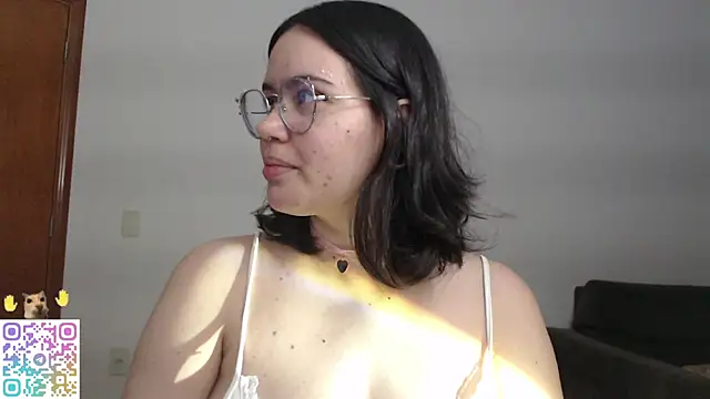 crystalll room online show from June 17, 2026, 12:54 am
