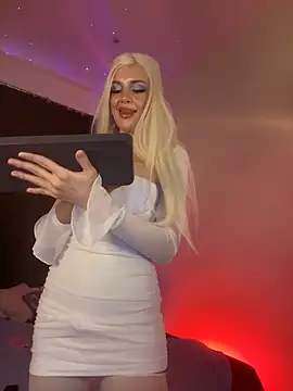 Snapshot of _TiffanyCo_ chatting on November 25, 2025, 10:37 am TiffanyCo online show from November 25, 2025, 10:37 am