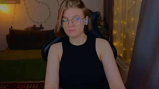 Snapshot of _JessieVibes chatting on December 2, 2025, 2:41 pm JessieVibes online show from December 2, 2025, 2:41 pm