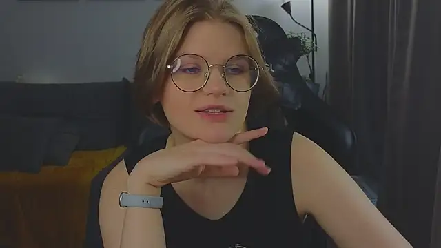 Snapshot of _JessieVibes chatting on October 15, 2025, 12:35 pm JessieVibes online show from October 15, 2025, 12:35 pm