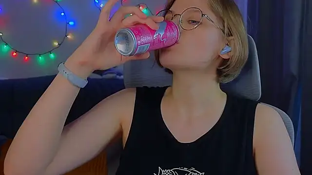 Snapshot of _JessieVibes chatting on October 29, 2025, 12:37 pm JessieVibes online show from October 29, 2025, 12:37 pm