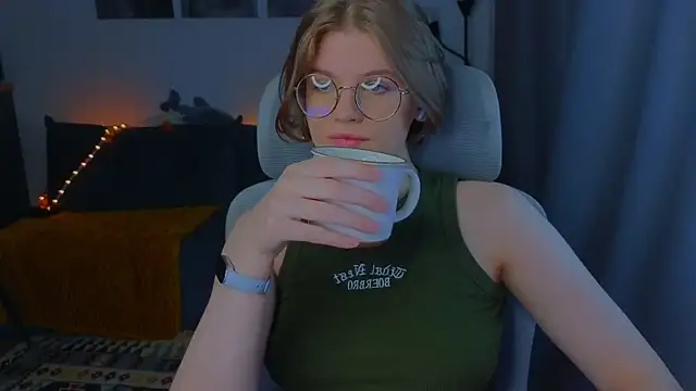 Snapshot of _JessieVibes chatting on October 24, 2025, 12:48 pm JessieVibes online show from October 24, 2025, 12:48 pm